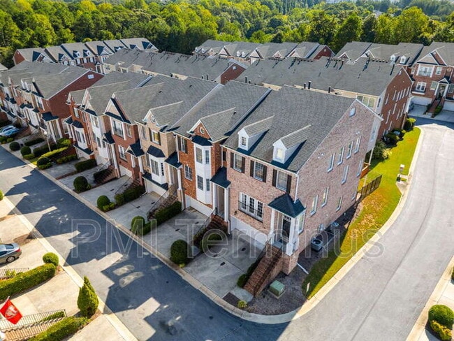 Building Photo - 321 Creekbank Way SE