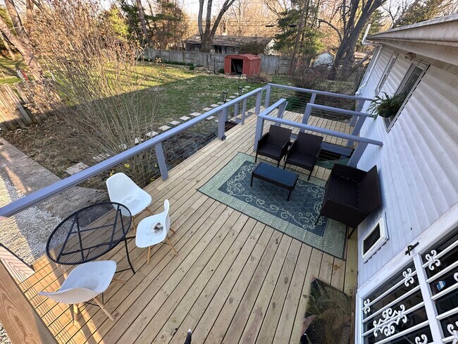 Building Photo - 2425 N Headley Rd