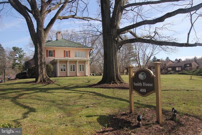 Building Photo - 3121 Sayre Dr