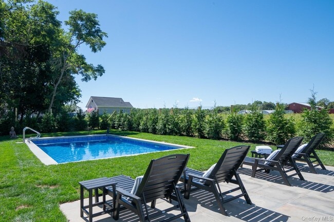 Building Photo - 70 Arshamomaque Ave