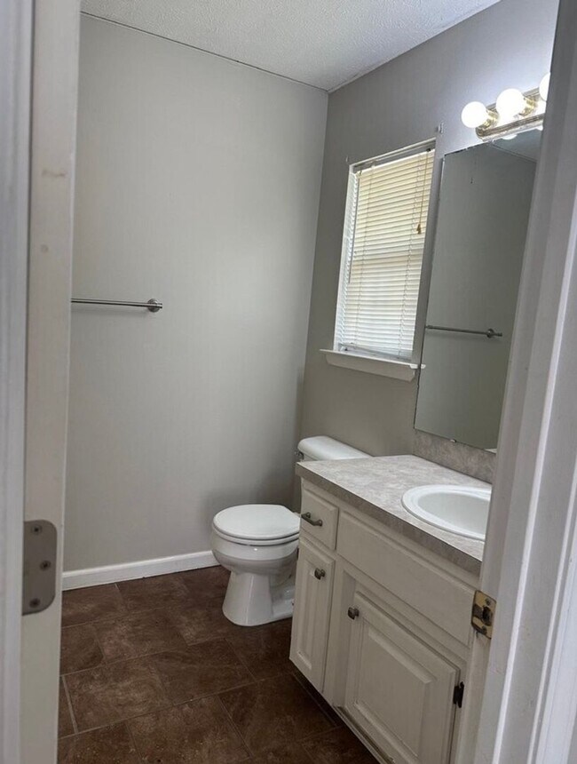 Building Photo - Spacious 3-Bedroom Home in the Heart of Cabot!