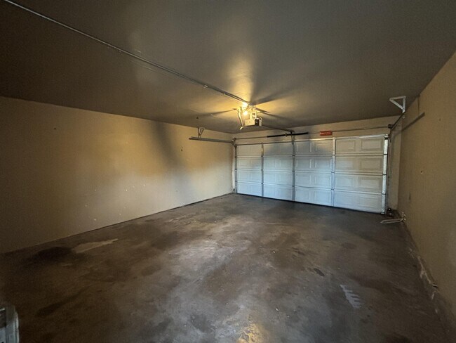 Building Photo - 3000 Jade Way
