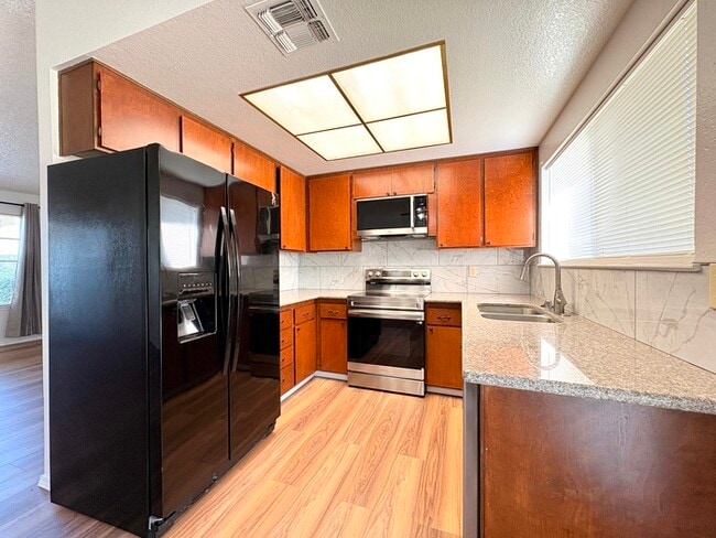 Building Photo - Beautiful 3 Bedroom, 2 full bathroom single story with HUGE backyard! For rent in Sacramento