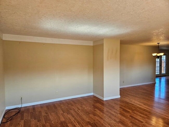 Building Photo - 3Bd/2Ba Single Story Home-For viewing!