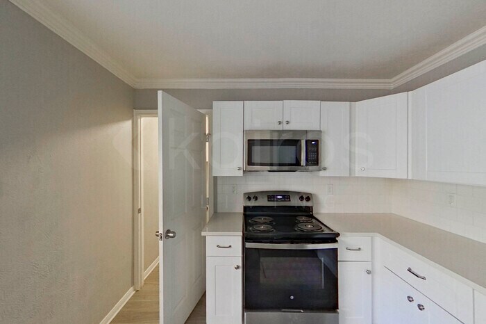 Building Photo - 125 Quebec Cir