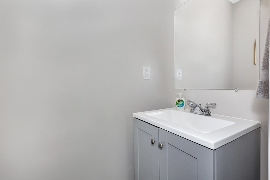 Building Photo - 2406 Shady Lane Dr NW