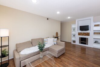 Building Photo - 4355 Diamond St