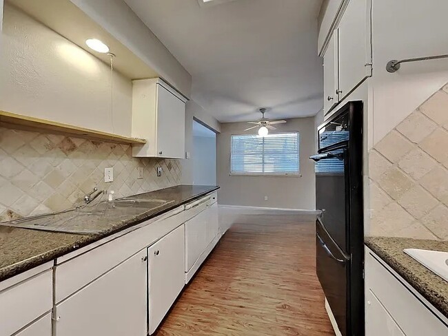 Building Photo - 726 Silverstone Dr