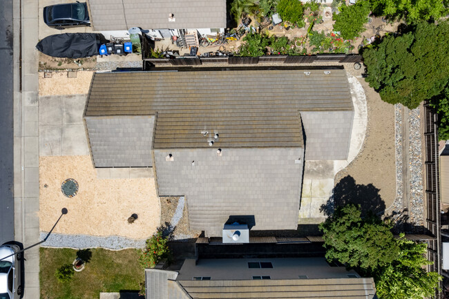 Building Photo - 8753 Redwood Grove Way