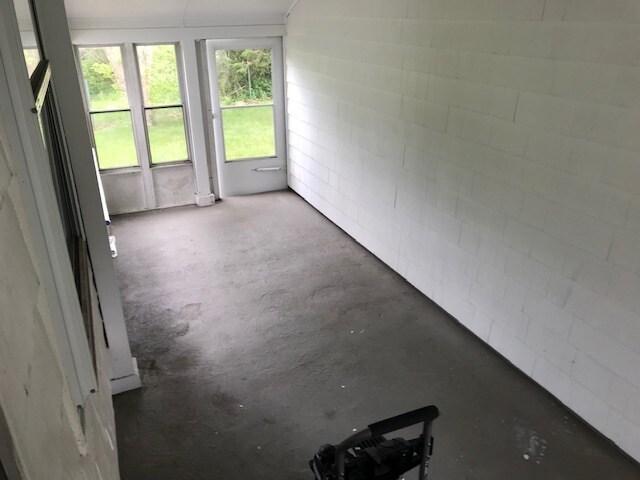 Building Photo - 15 Riverview Rd