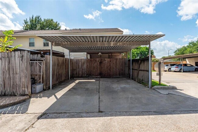 Building Photo - 1456 Silverpines Rd