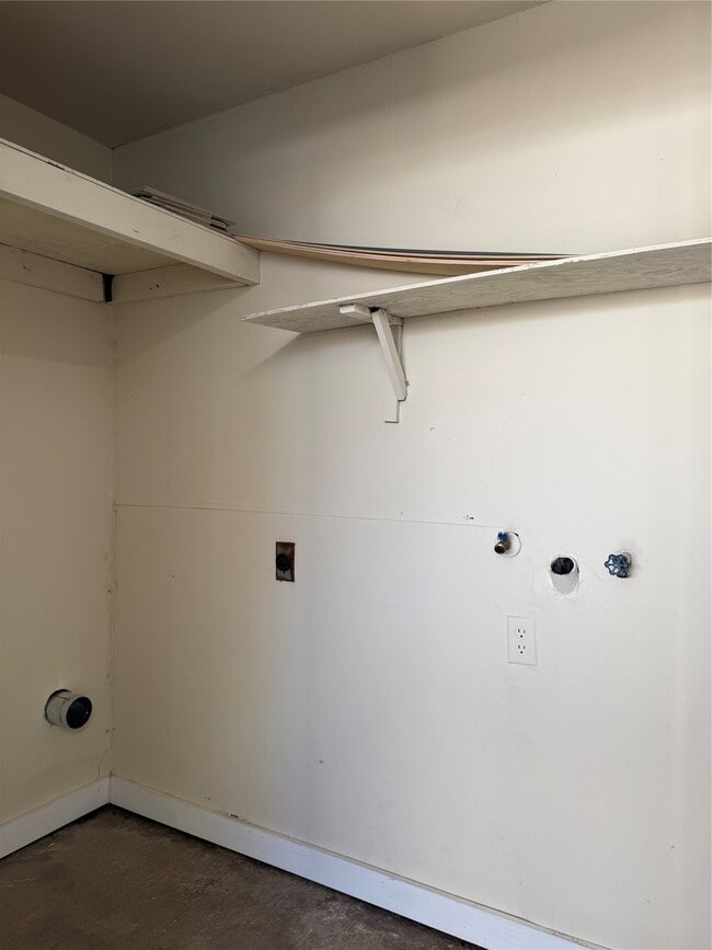 Building Photo - 6573 S Briar Bayou Dr