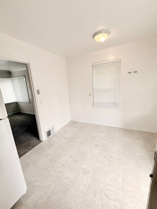 Building Photo - 1124/1128 Perry