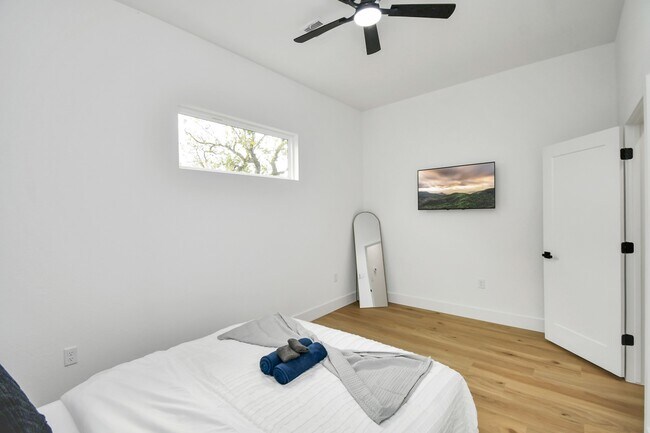 Building Photo - 7129 Sidney St