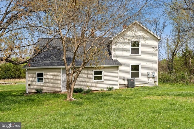 Building Photo - Experience the perfect blend of peaceful country charm and modern comfort in this beautifully ref...