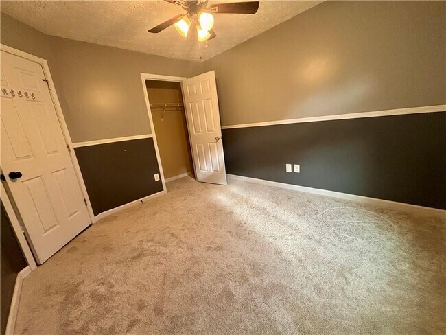 Building Photo - 523 Bluff Ct
