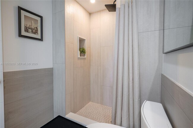 Building Photo - 3255 NE 184th St