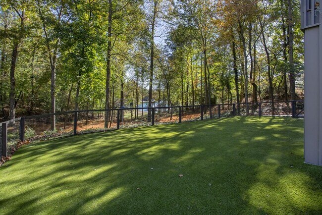 Building Photo - 8885 Bay Dr