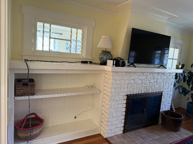 Building Photo - 588 S 15th St