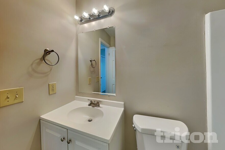 Building Photo - 4251 Cary Dr SW