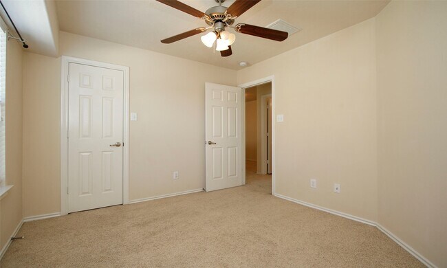 Building Photo - 14 BowerBank Ct