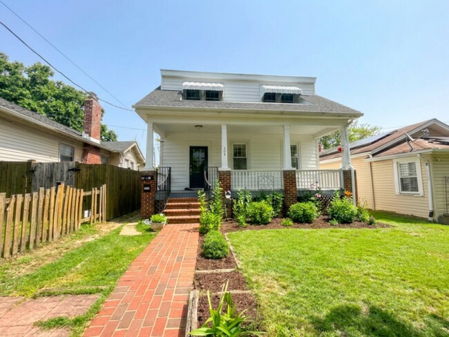 Building Photo - 209 4th Ave