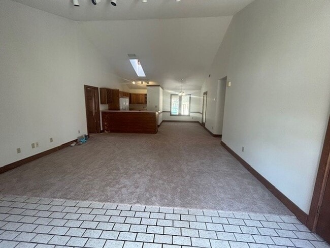Building Photo - 2 Bedroom 2 Bath town home