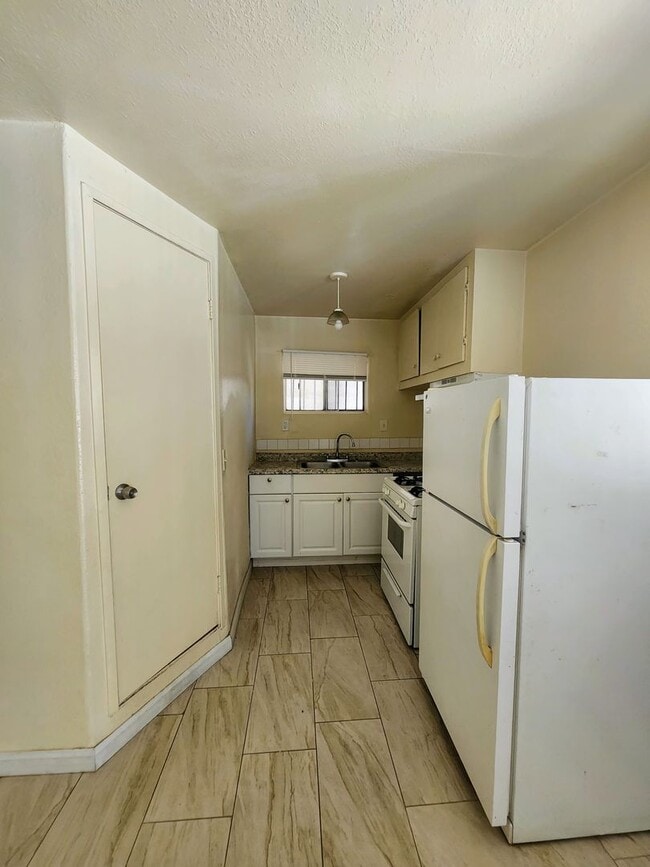 Building Photo - Bryant