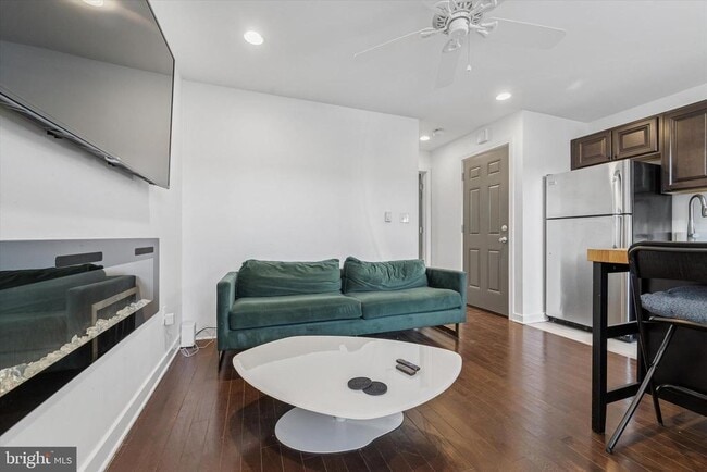 Building Photo - 1331 S Woodstock St