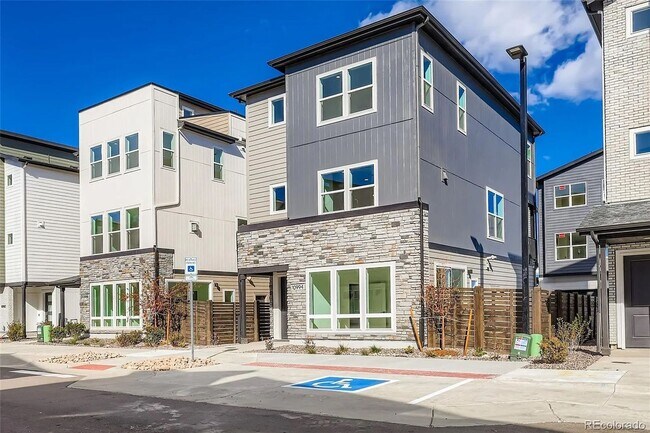 Building Photo - Brand New Build Home Near DTC