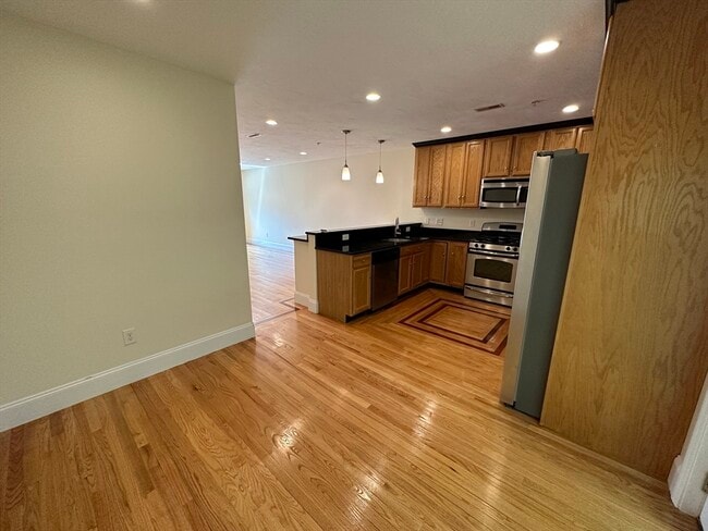 Building Photo - 8 Grant St