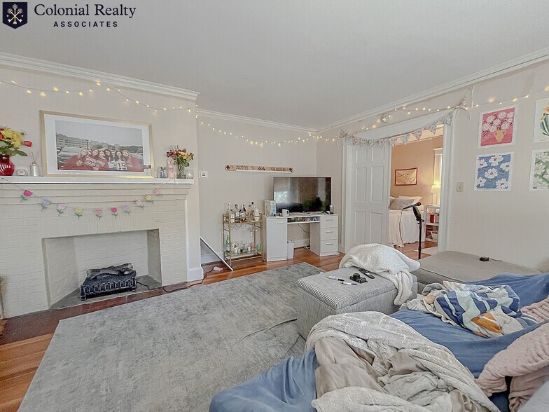 Primary Photo - 289 Foster St