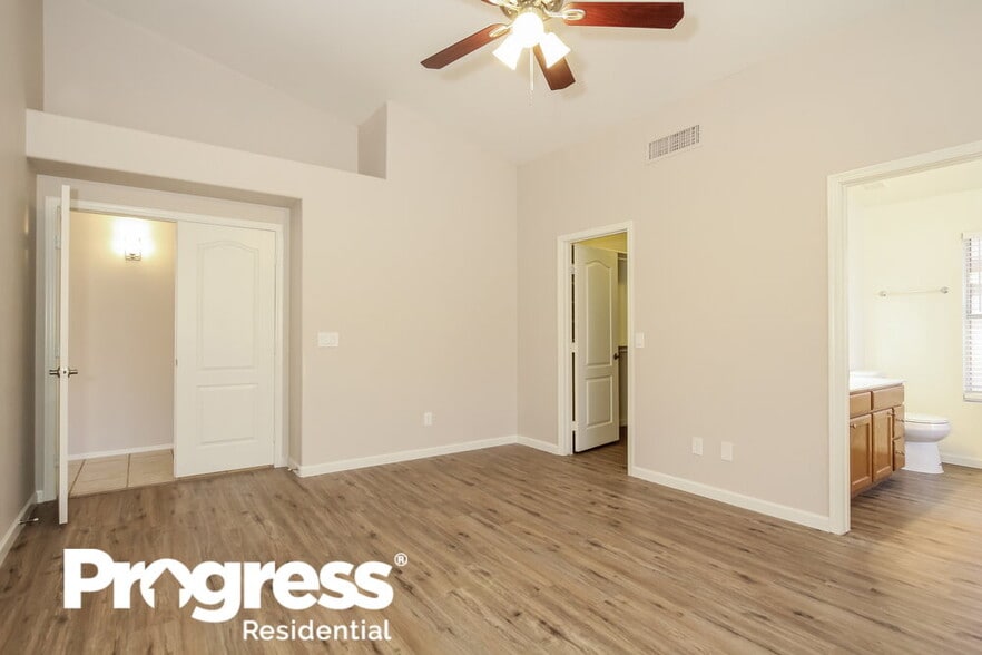 Building Photo - 9658 W Potter Dr