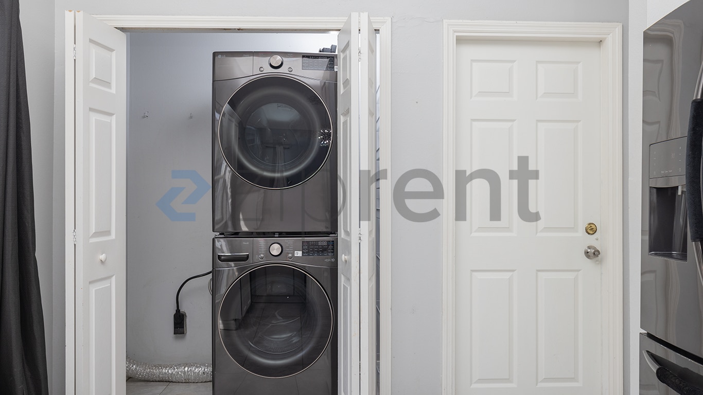Building Photo - Unit