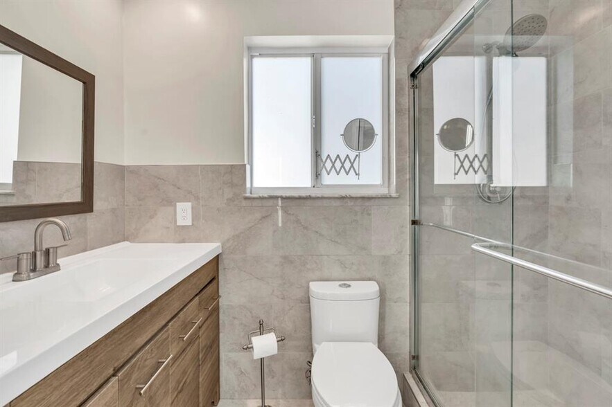 Building Photo - 290 NW 65th Ave