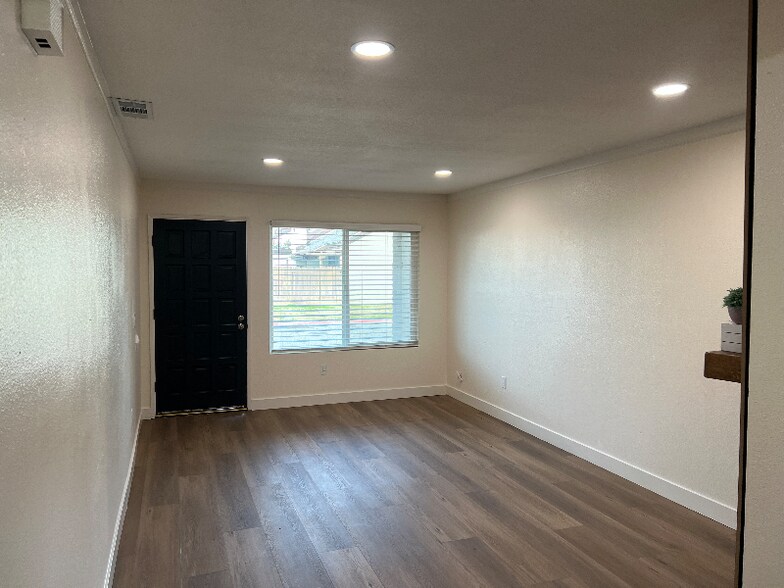 Building Photo - 1394 Pajaro Ave