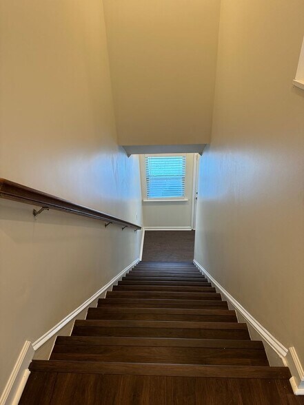 Building Photo - 2042 Bolton Rd NW