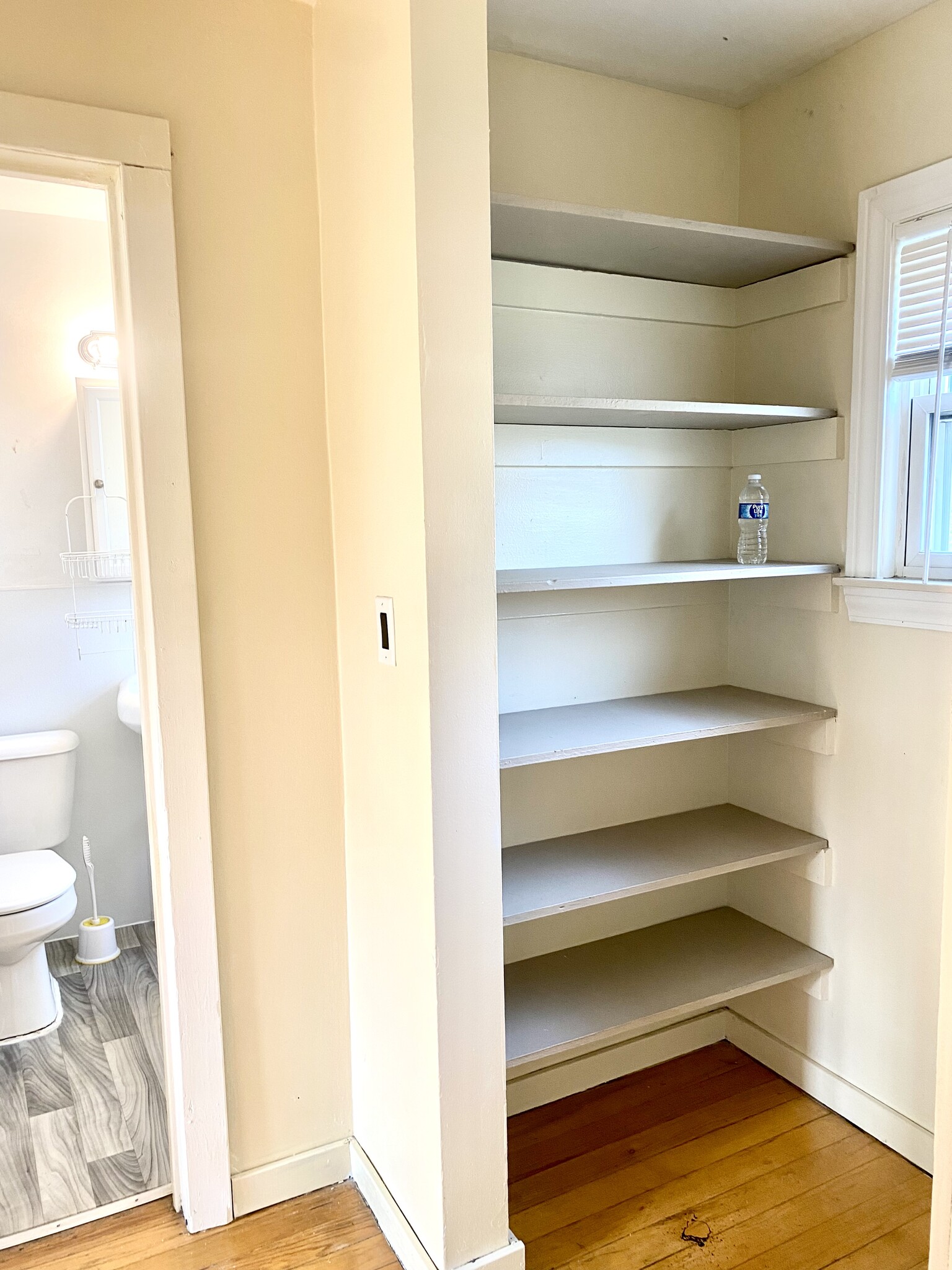 Second floor landing - 32616 Montcalm St