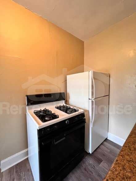 Building Photo - 3419 1st St