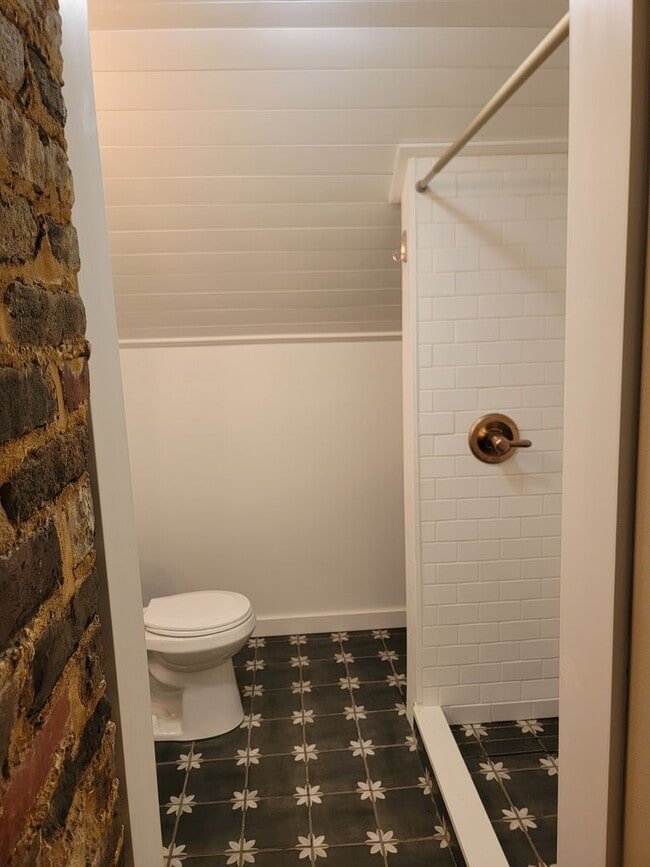 Building Photo - Beautiful 4 bedroom home in Midtown