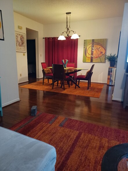 Building Photo - 5831 Plumtree Ct