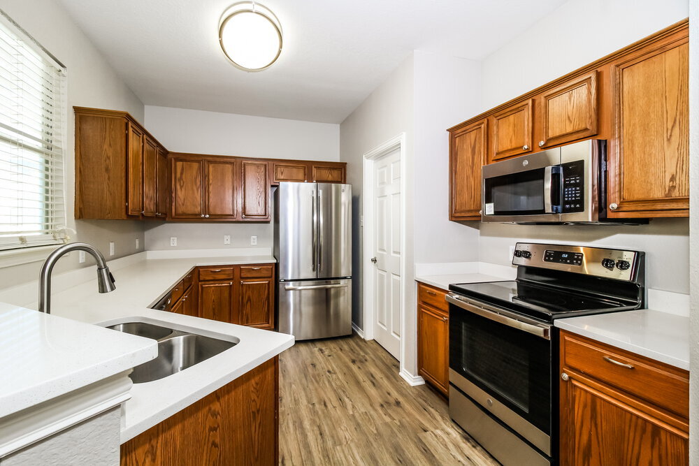 Building Photo - 9854 Cedarcrest Dr