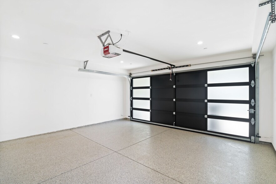 Building Photo - 10393 Tag Ln