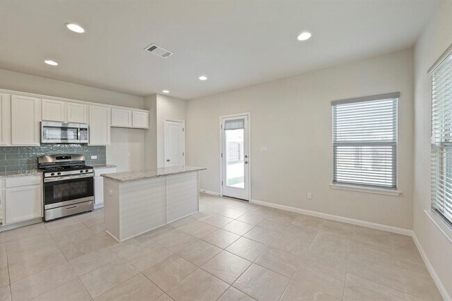 Building Photo - 202 Driftwood Ln