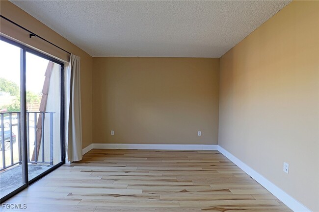 Building Photo - 5219 Cedarbend Dr