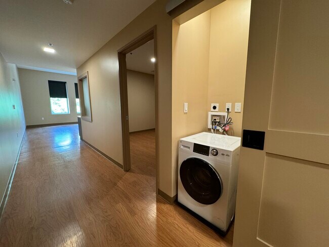 Building Photo - 83 Hanover St