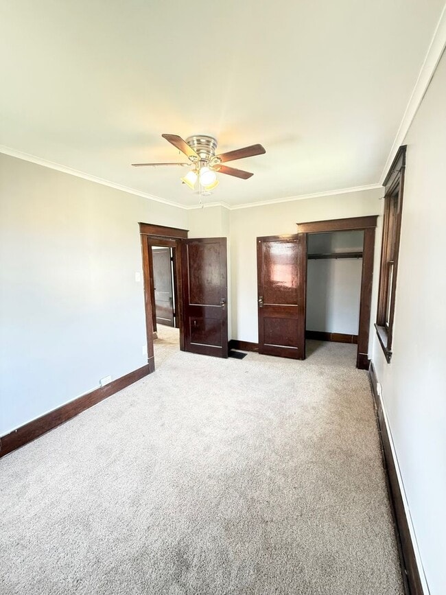 Building Photo - Updated 3 Bedroom 1 Bathroom in North Vers...