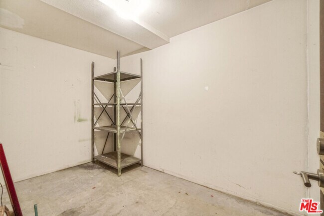 Building Photo - 5534 Sylmar Ave