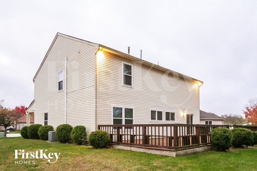 Building Photo - 16 Pondview Ct