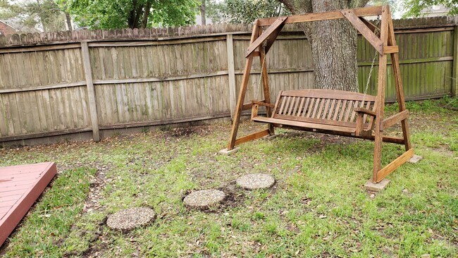 Building Photo - 14322 Village Birch St